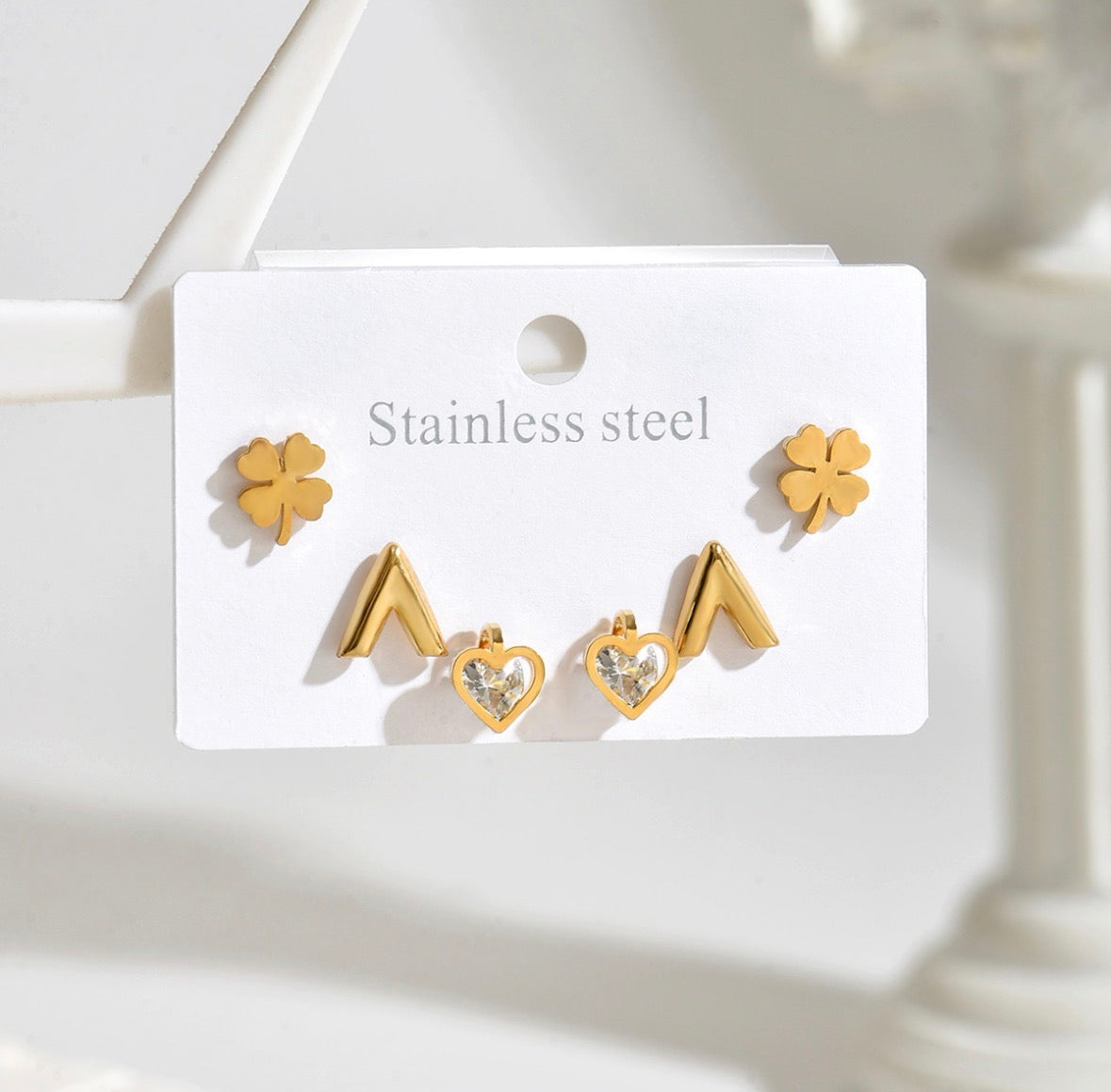 E5154 Conjunto de aretes trebol dorado acero inoxidable chapado en oro de 18k