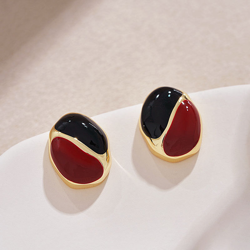 E5823 Aretes bicolor negro y vino ovalado aleacion 2cm