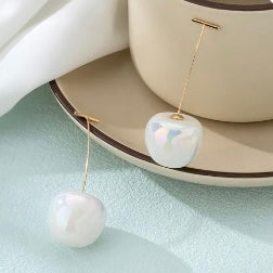E2292 Aretes cereza blanca 5.5cm