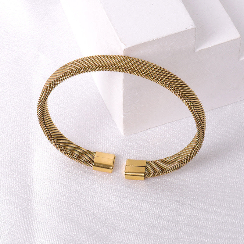 B632 Brazalete dorado estilo vintage acero inoxidable abierto