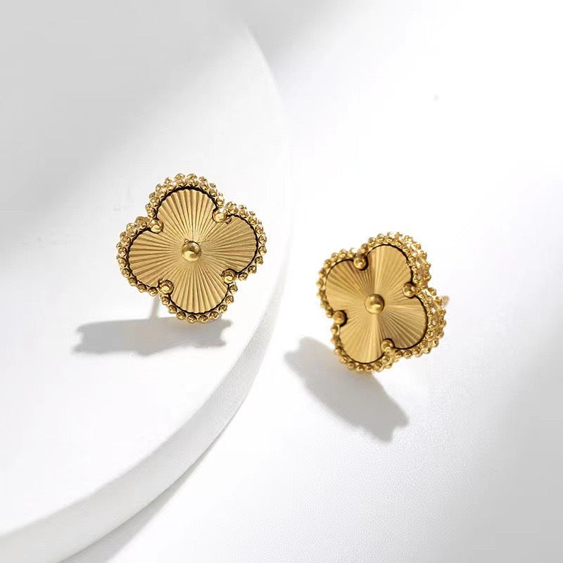 J442 Aretes trebol acero inoxidable 1.5cm