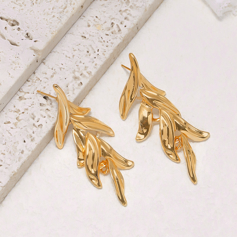 E5950 Aretes hojas doradas aleacion 6cm