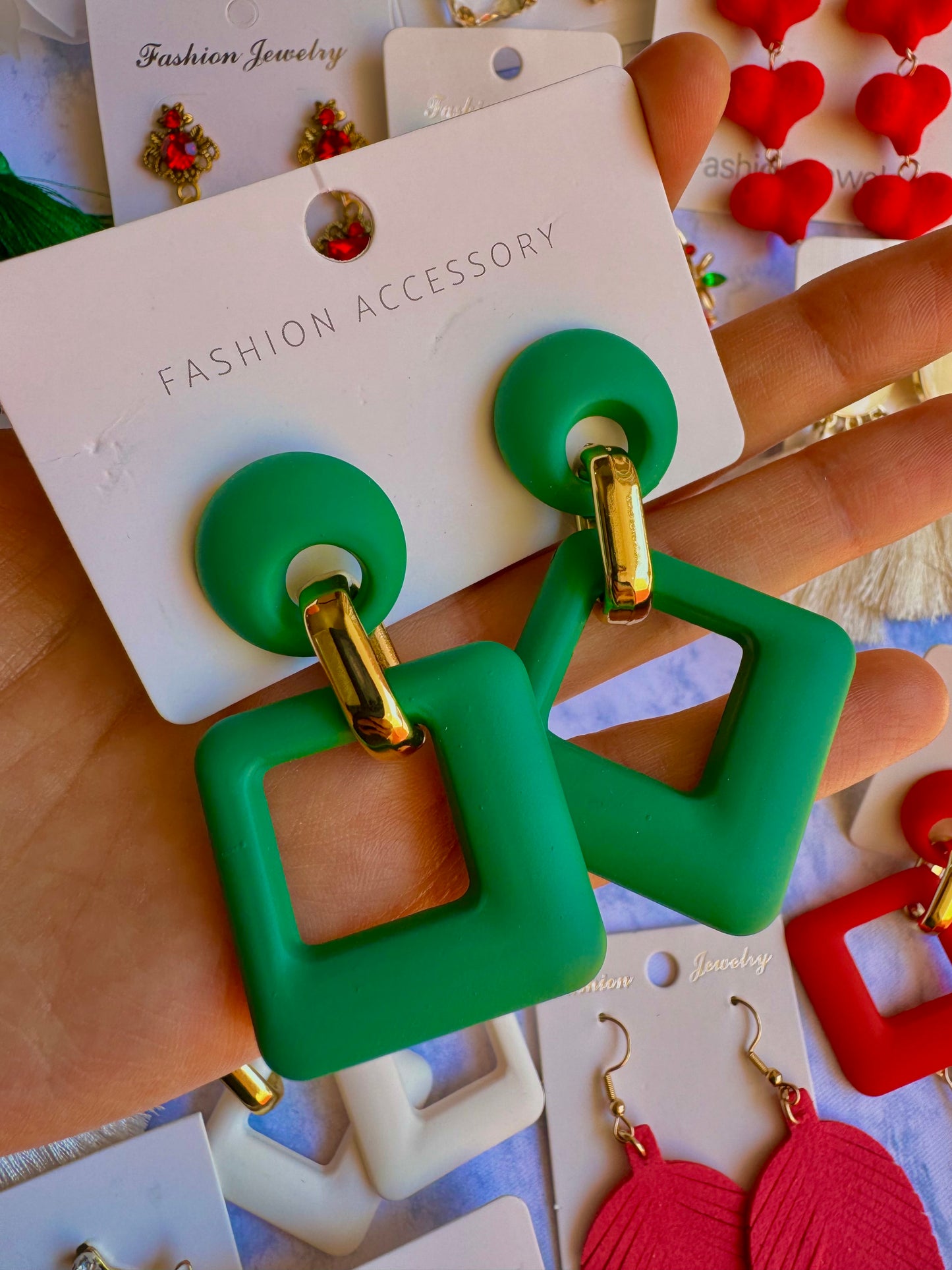 E1684 Aretes rombo verde acrílico ligeros