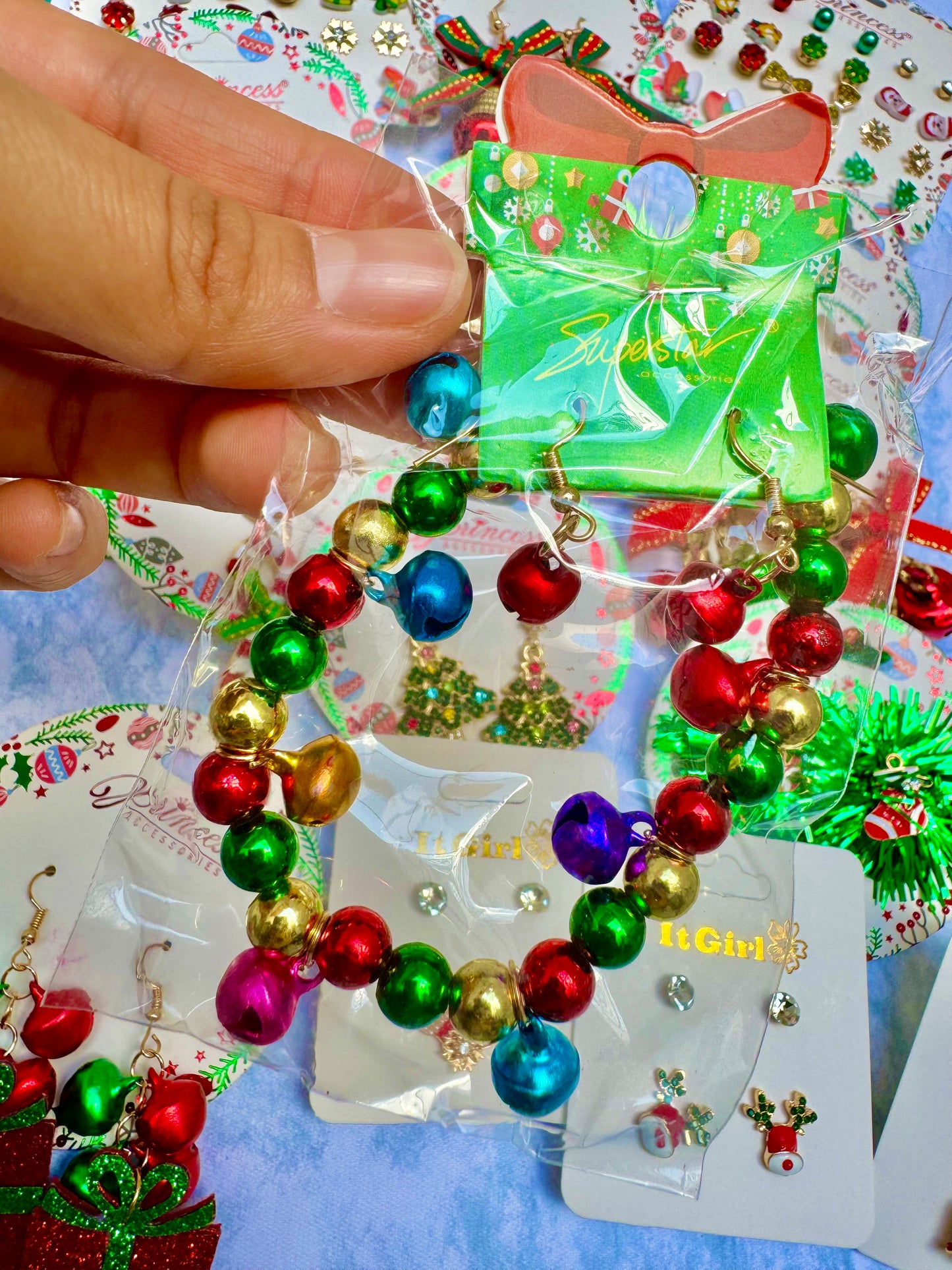 B131 Set pulsera navideña con aretes ligeros