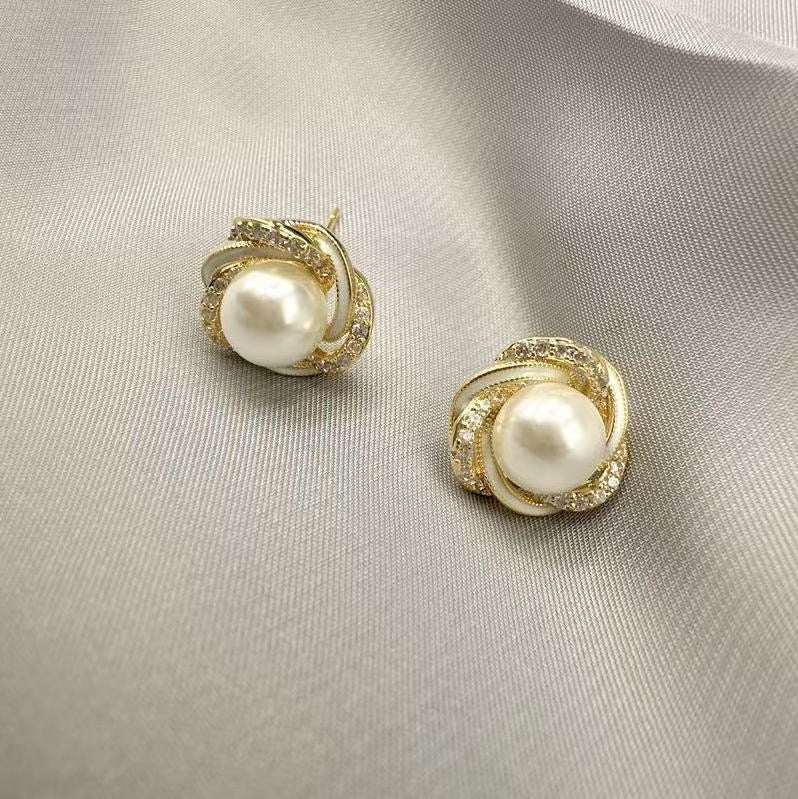 E7103B Aretes perla contorno dorado aleacion 1.5cm
