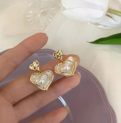 E2513 Aretes corazon perla aleacion esmaltado 2.5cm