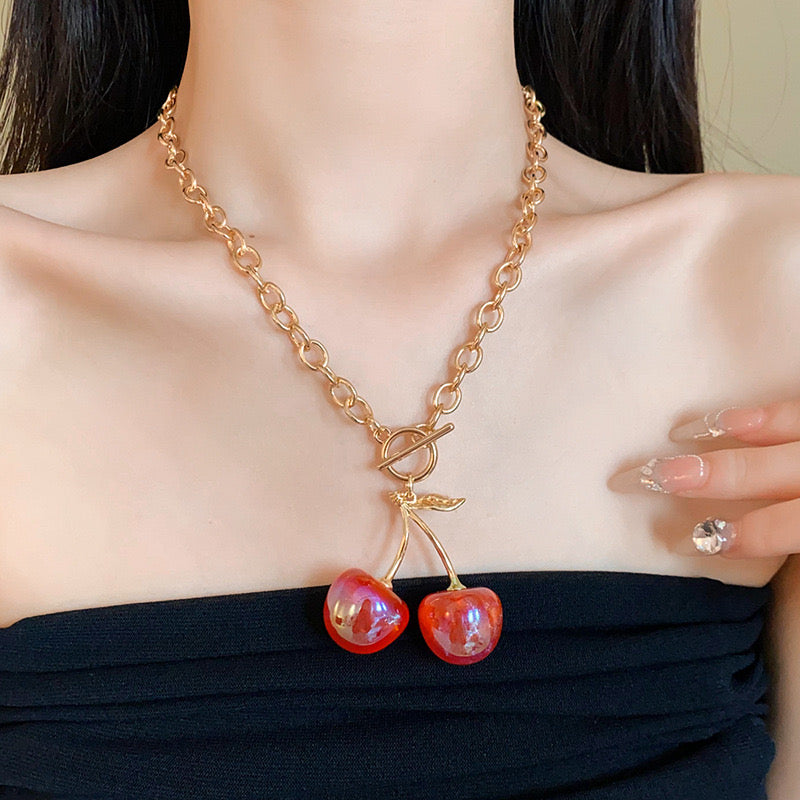 C477 Collar cereza grande aleacion resina