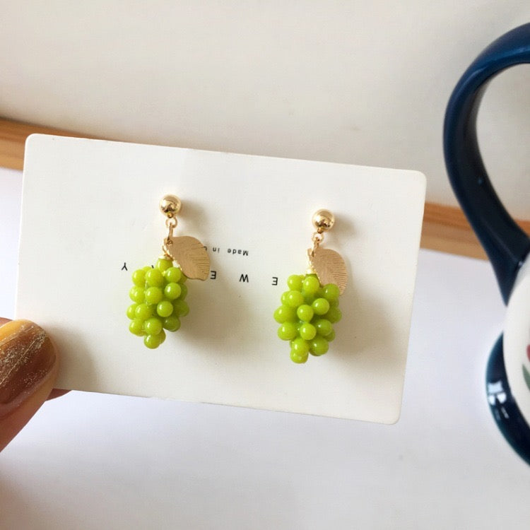 E2611 Aretes uva verde poste de plata resina 2.5cm