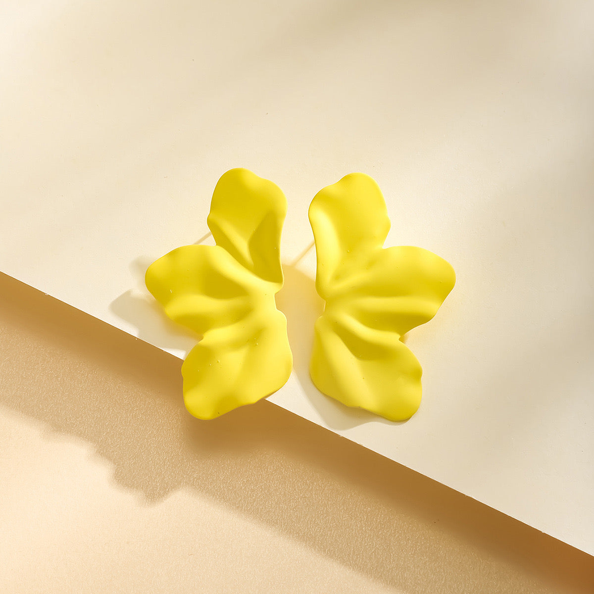 E4569AM Aretes petalo aleación 5cm