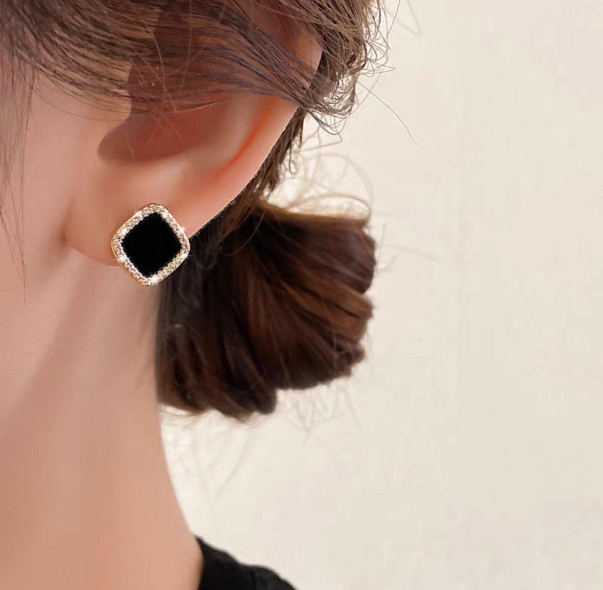 E5273 Aretes cuadro negro contorno brillantes aleacion 1.5cm