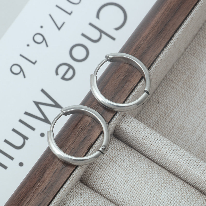 E3238 Argollas plateadas acero de titanio anchura 4mm diámetro exterior 13mm