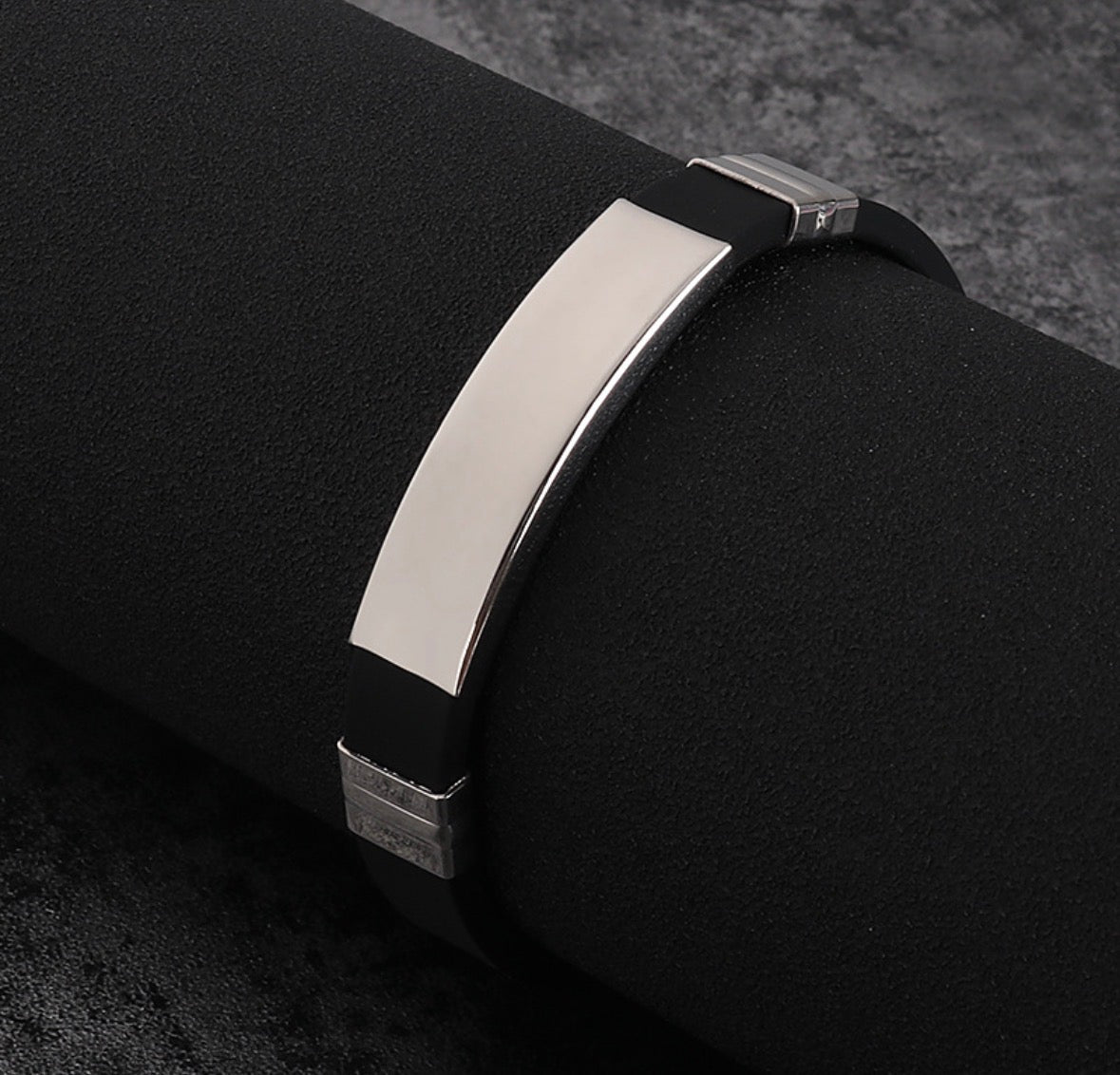 B746 brazalete para hombre cuero sintetico acero de titanio