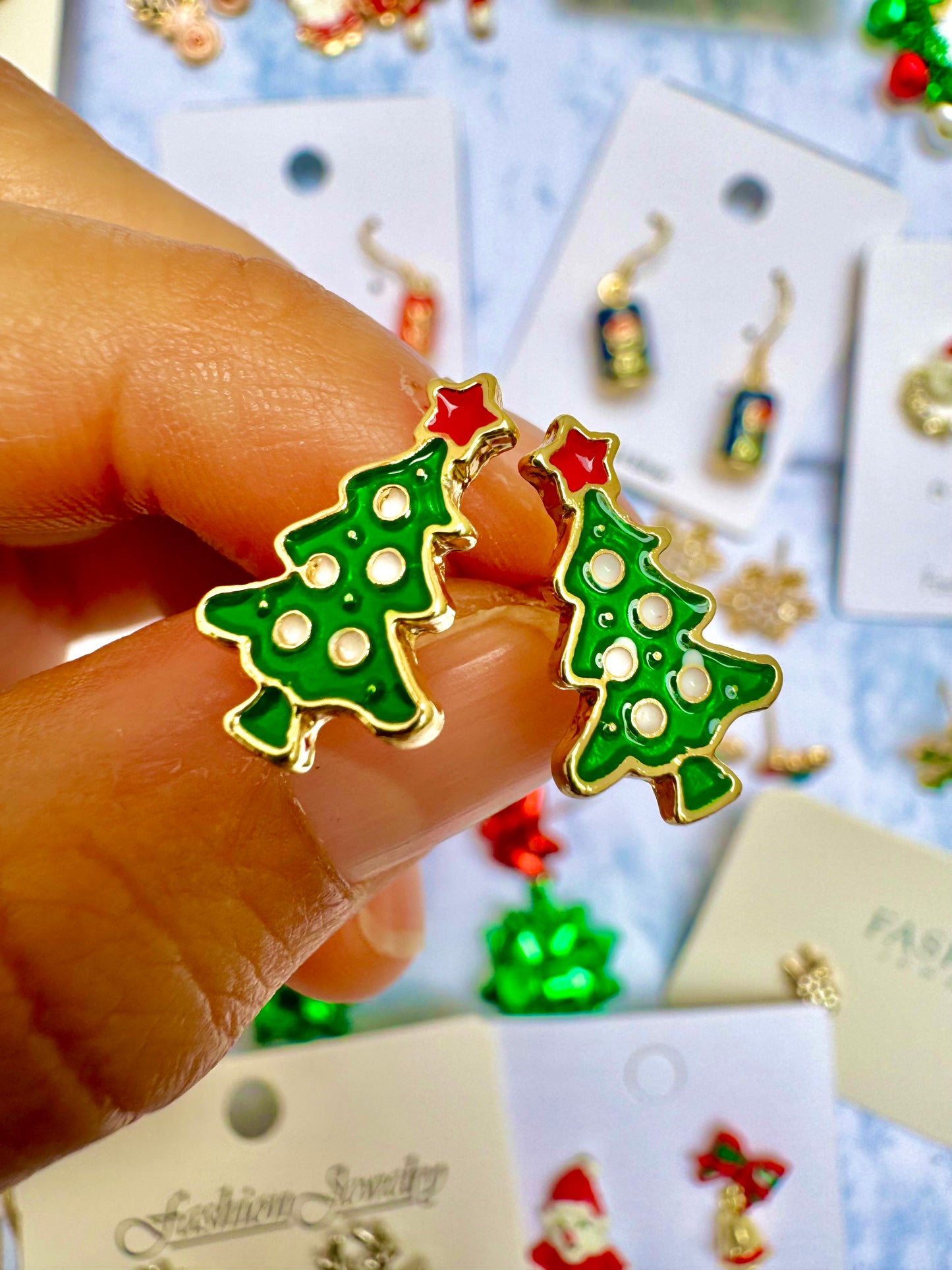 E1862 Aretes pino navideño pequeños 1.5cm