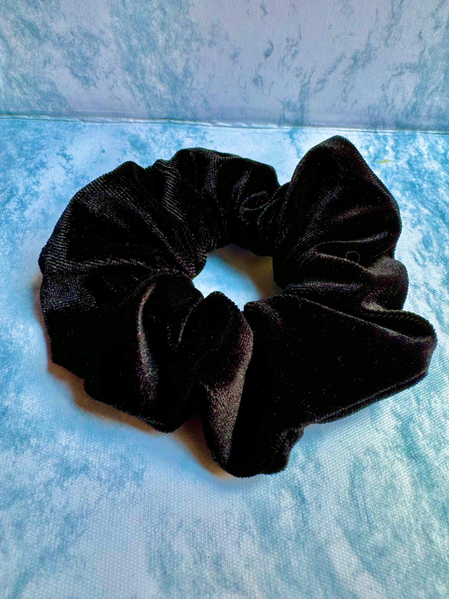 J215N Scrunchie para el cabello gamuza negra grande