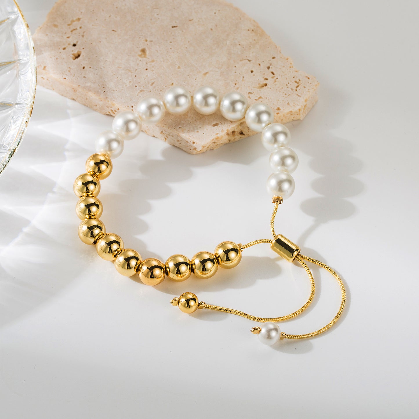 B296 Pulsera perlas cobre chapado en oro 18k 8mm ajustable