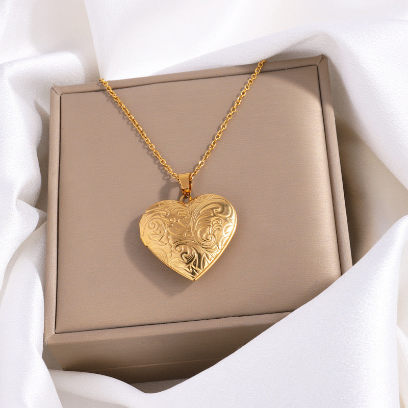 C437 Collar corazon abre y cierra acero inoxidable chapado en oro 18k largo 28cm dije 4cm