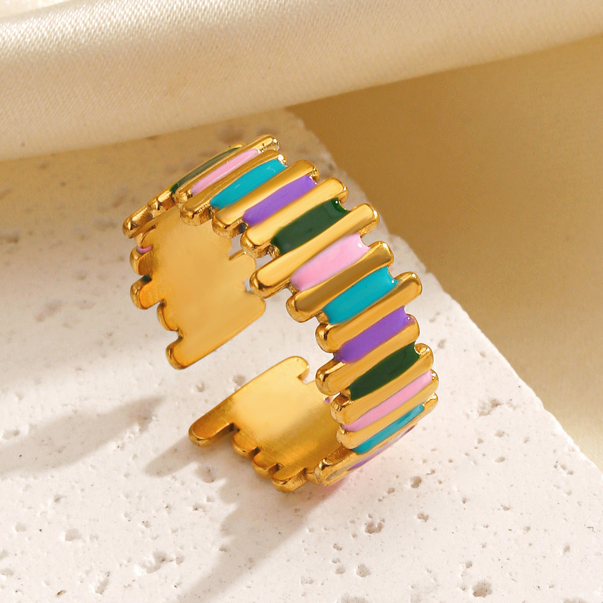 A133 Anillo acero inoxidable chapado en oro 18k abierto
