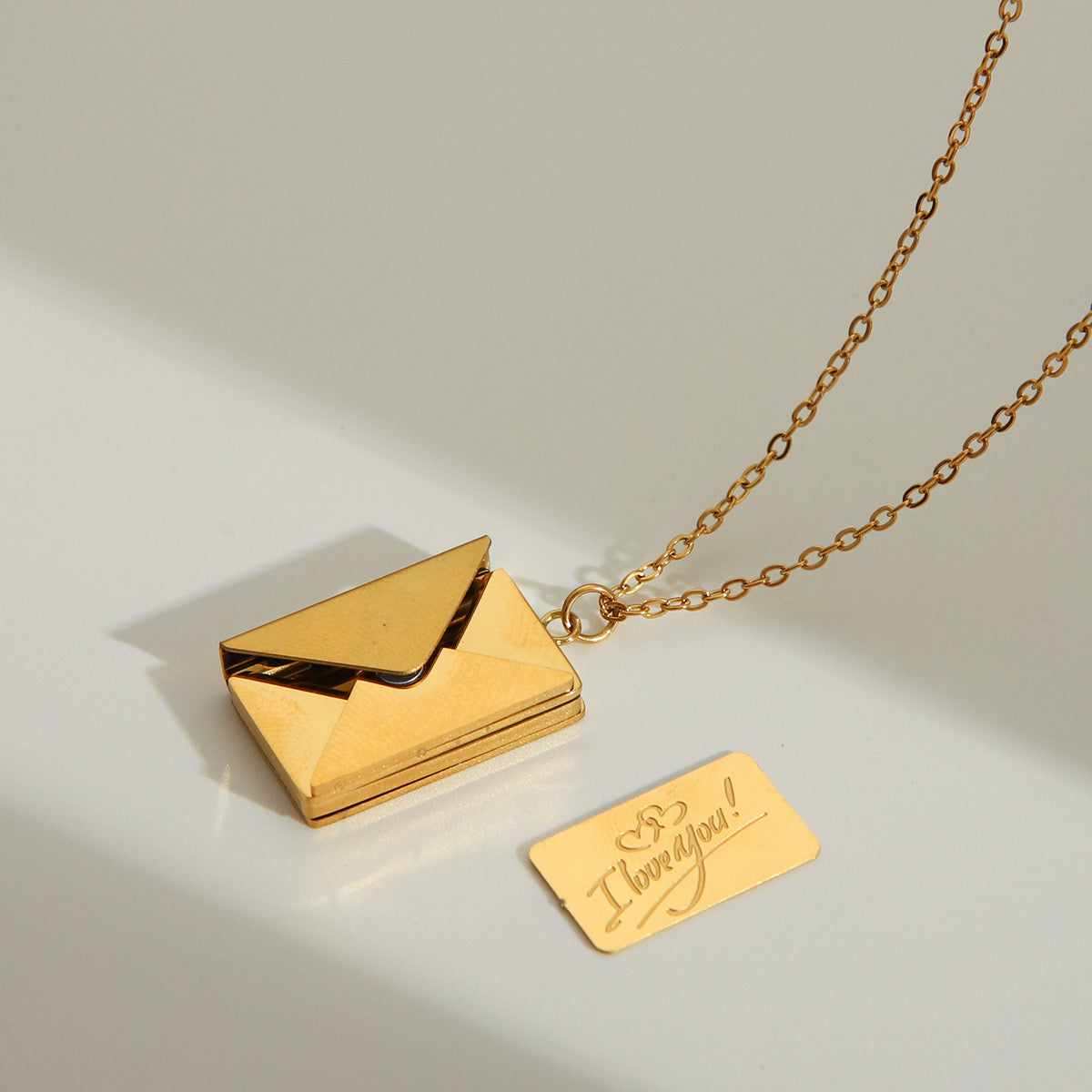 C431 Collar sobre de amor acero inoxidable chapado en oro 18k largo 23cm dije 2cm
