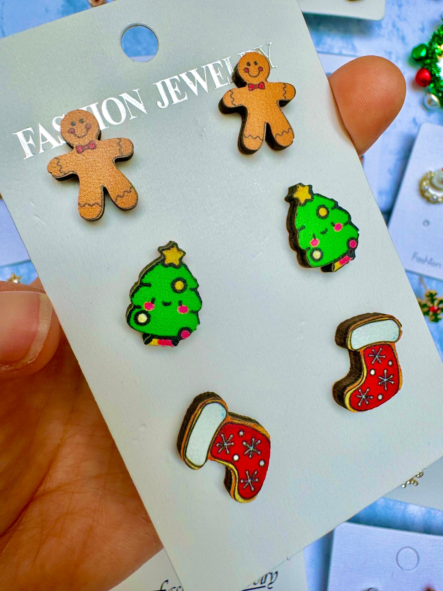 E1850 Set aretes navideños de madera incluye 3 pares 1.5 cm ligeros