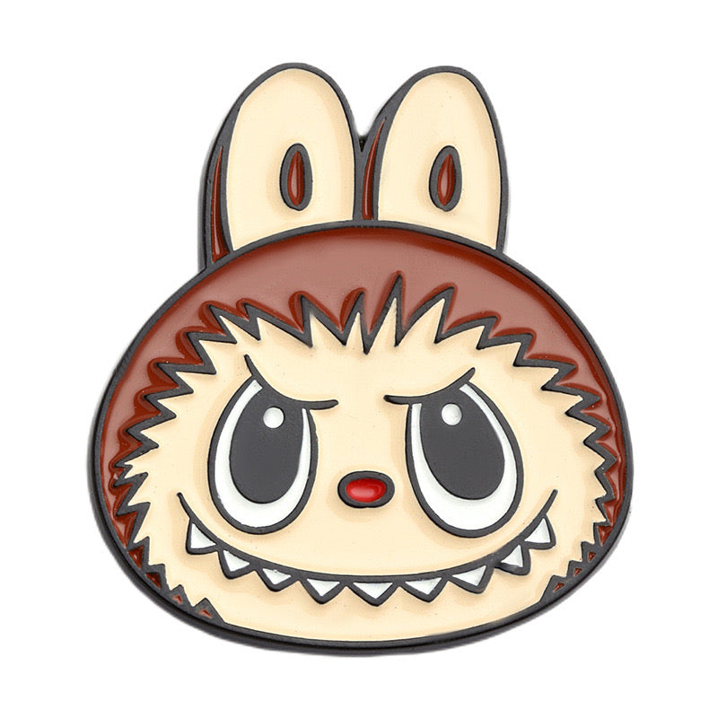 P114 Pin o broche labubu metalico 4cm