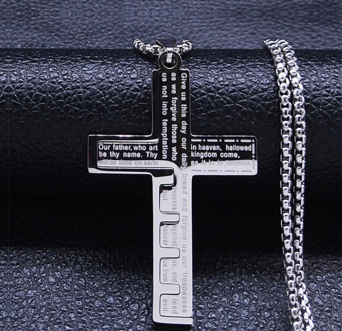 C1265 collar plateado cruz acero titanio