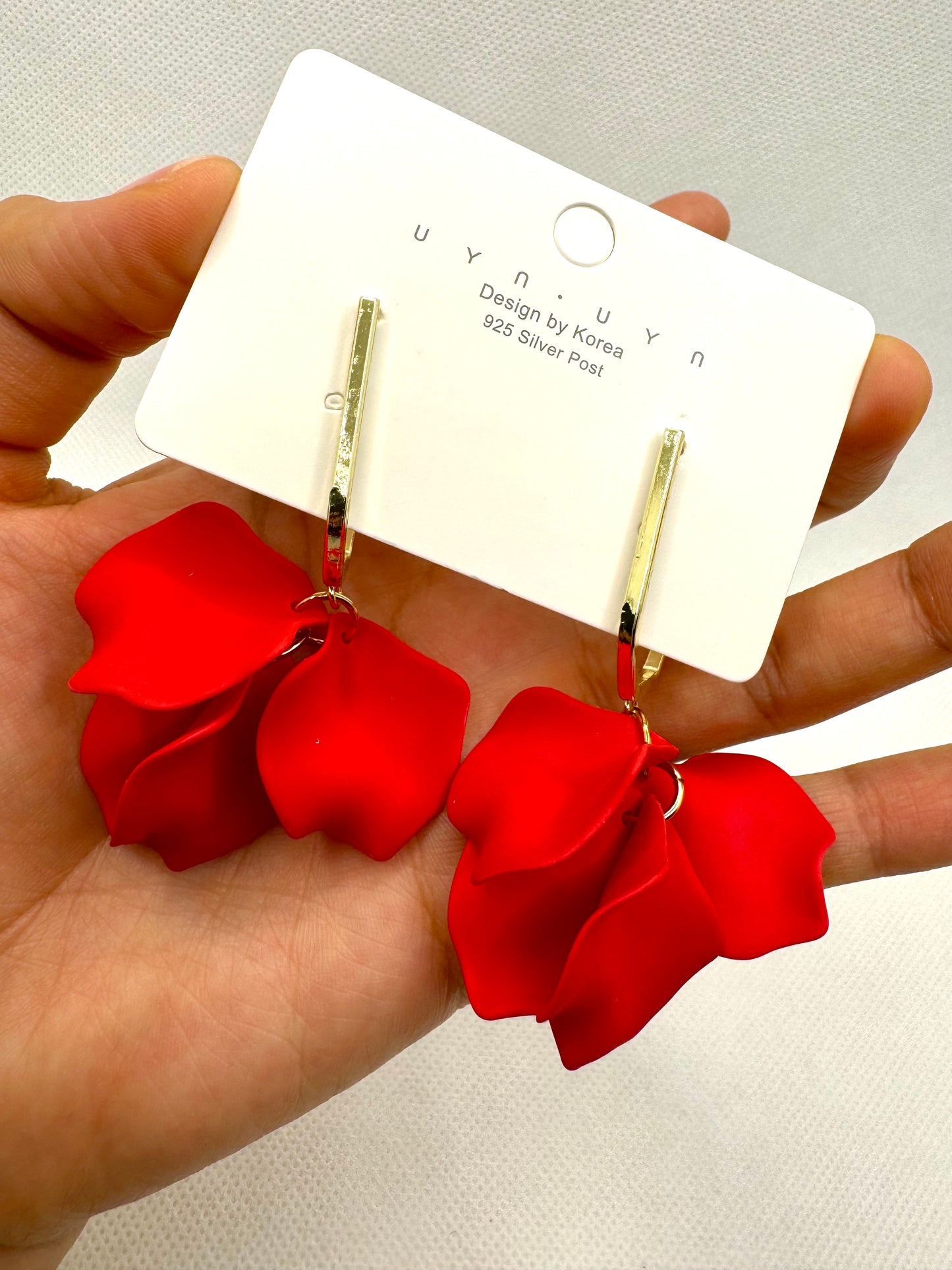E1428 Aretes Pétalos Rojos Acrílico
