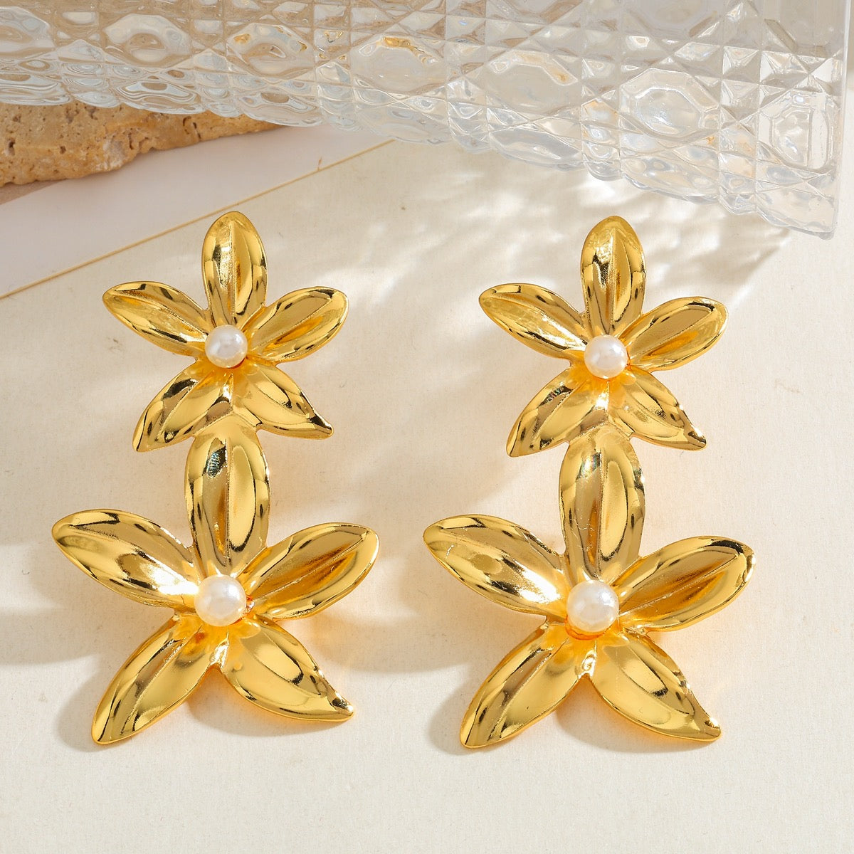 E7051 Aretes flores doradas acero inoxidable 5cm