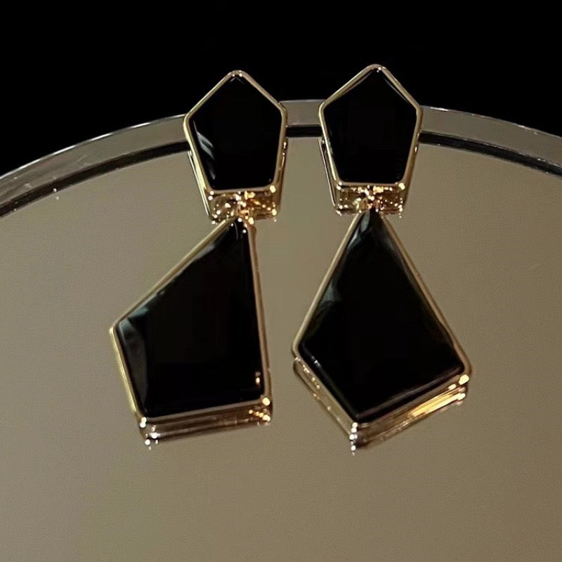 E3704 Aretes rombo geométricos negros aleacion 5.5cm