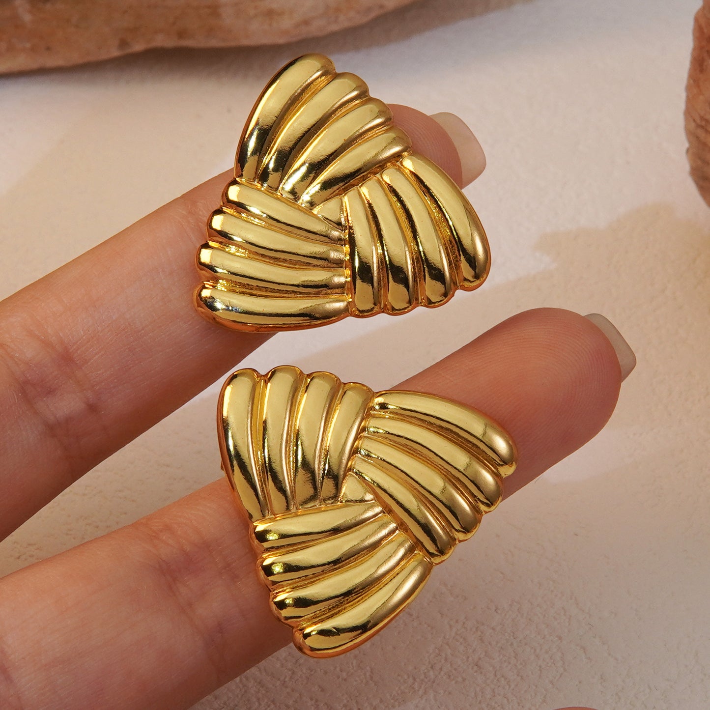 E2829 Aretes triangulo acero inoxidable 3cm