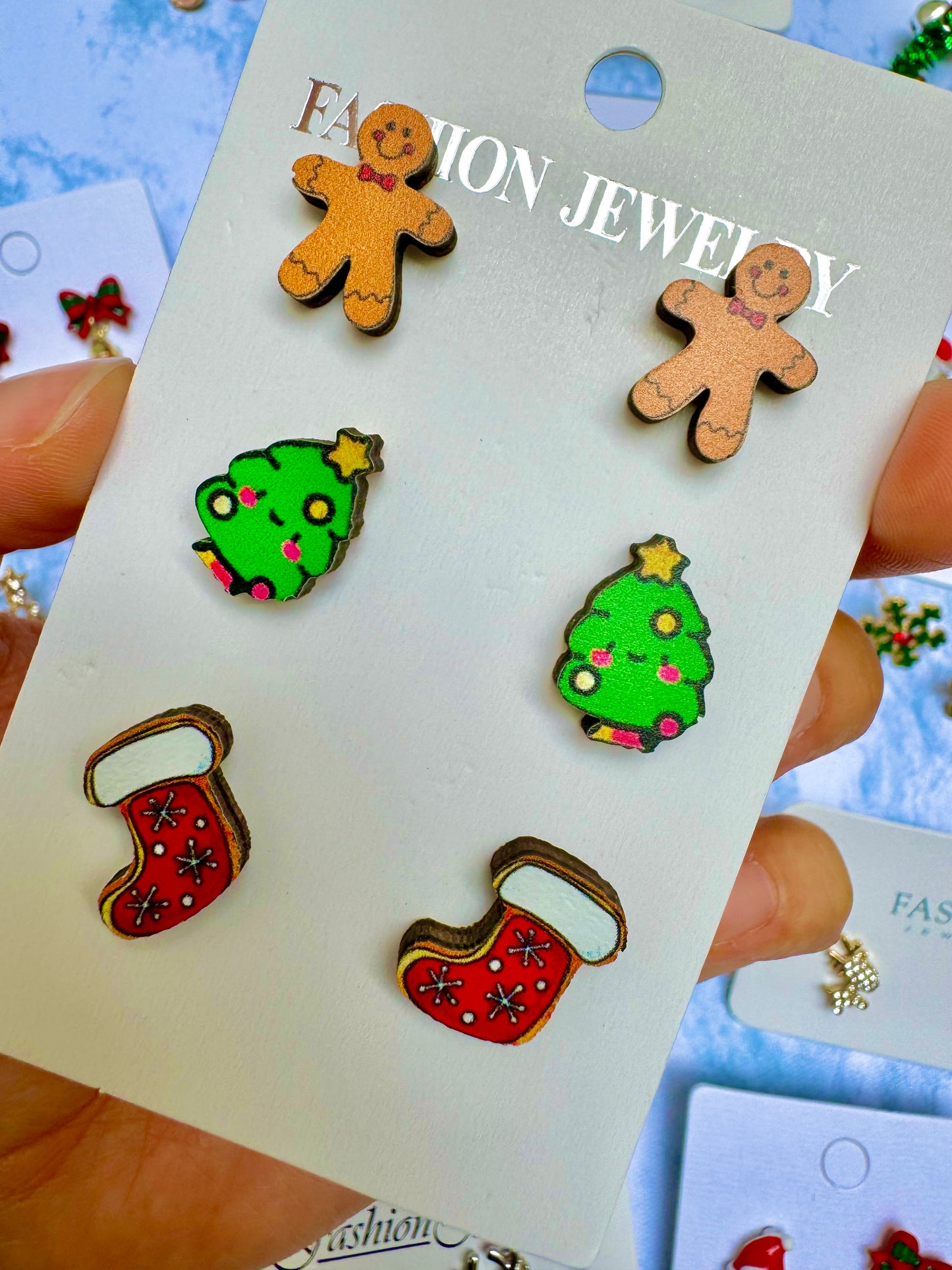 E1850 Set aretes navideños de madera incluye 3 pares 1.5 cm ligeros