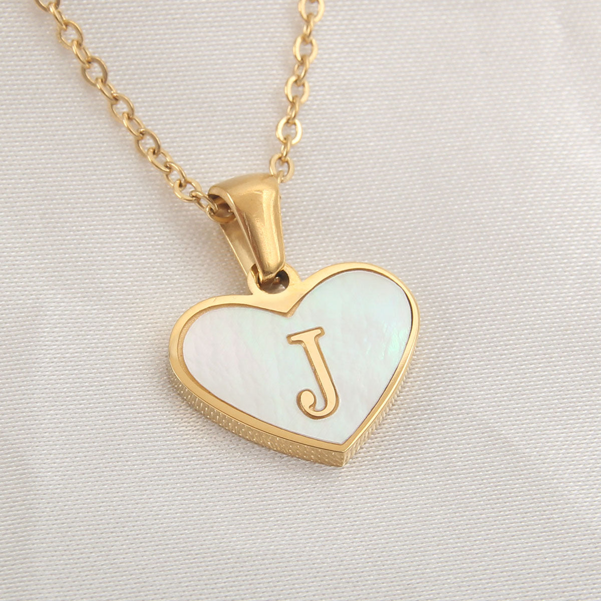 C438J Collar inicial letra corazon acero inoxidable chapado en oro 18k largo 23cm dije 2cm
