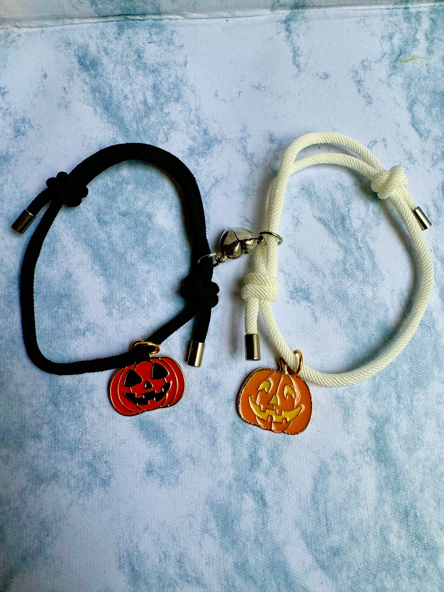Dúo pulseras pareja incluye 1 par con corazón imán Halloween