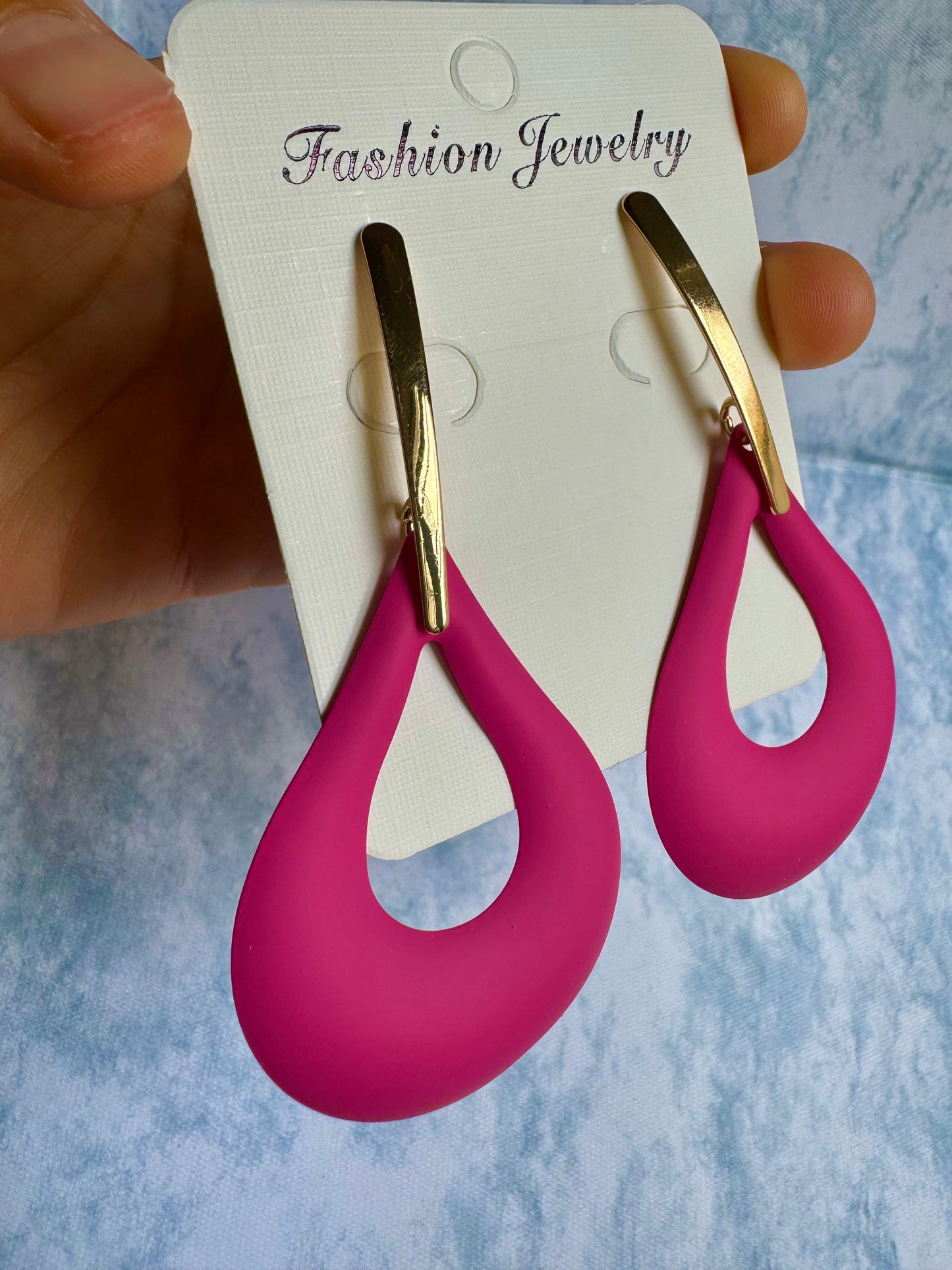 E1424 Aretes rosas gota aleación esmaltado 8cm