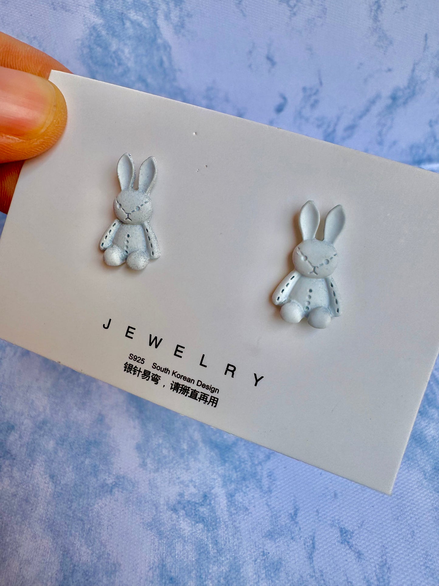 E1800 Aretes conejo mini esmaltado poste de plata 1.7cm