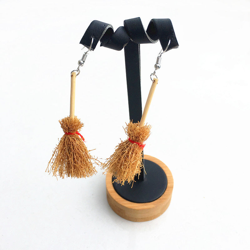 E3815 Aretes escoba Halloween bruja madera 7cm