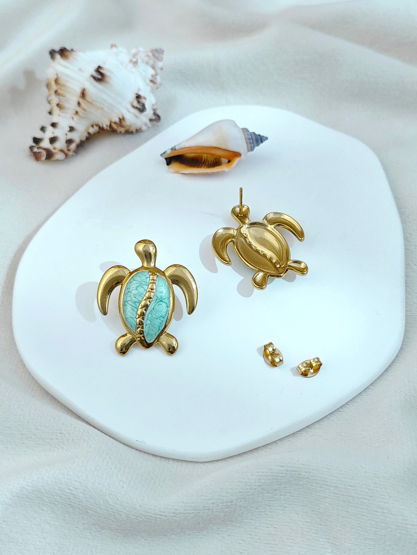 E7090 Aretes tortuga verde dorada acero inoxidable 4cm