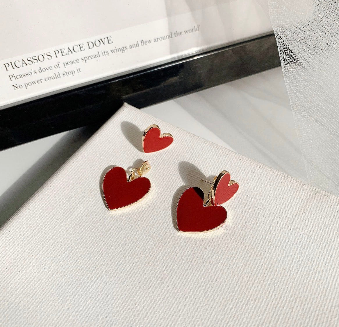 E5741 Aretes corazones rojos aleacion poste de plata 3cm