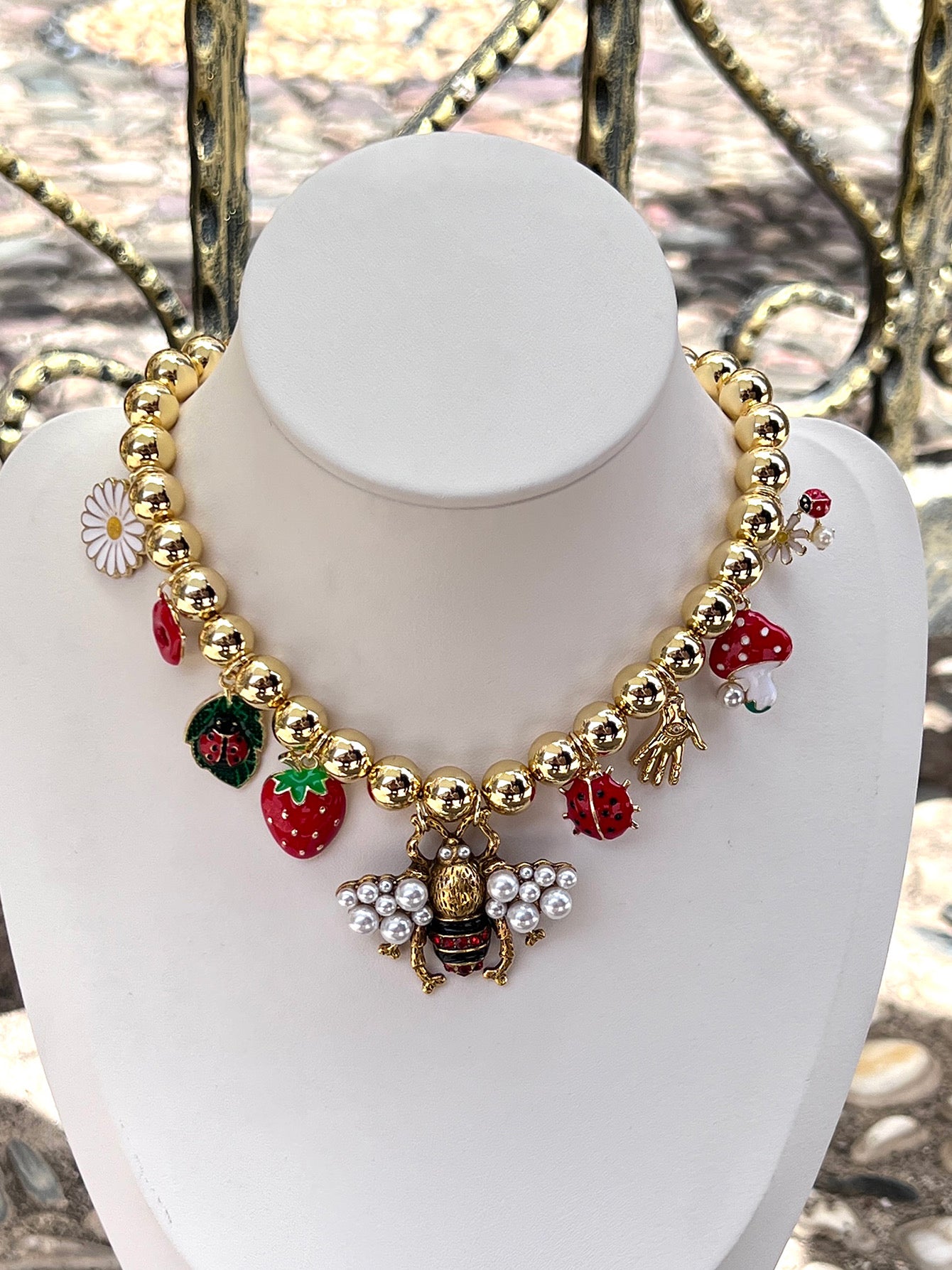 C939 Collar esferas doradas fresa abeja aleacion 20cm