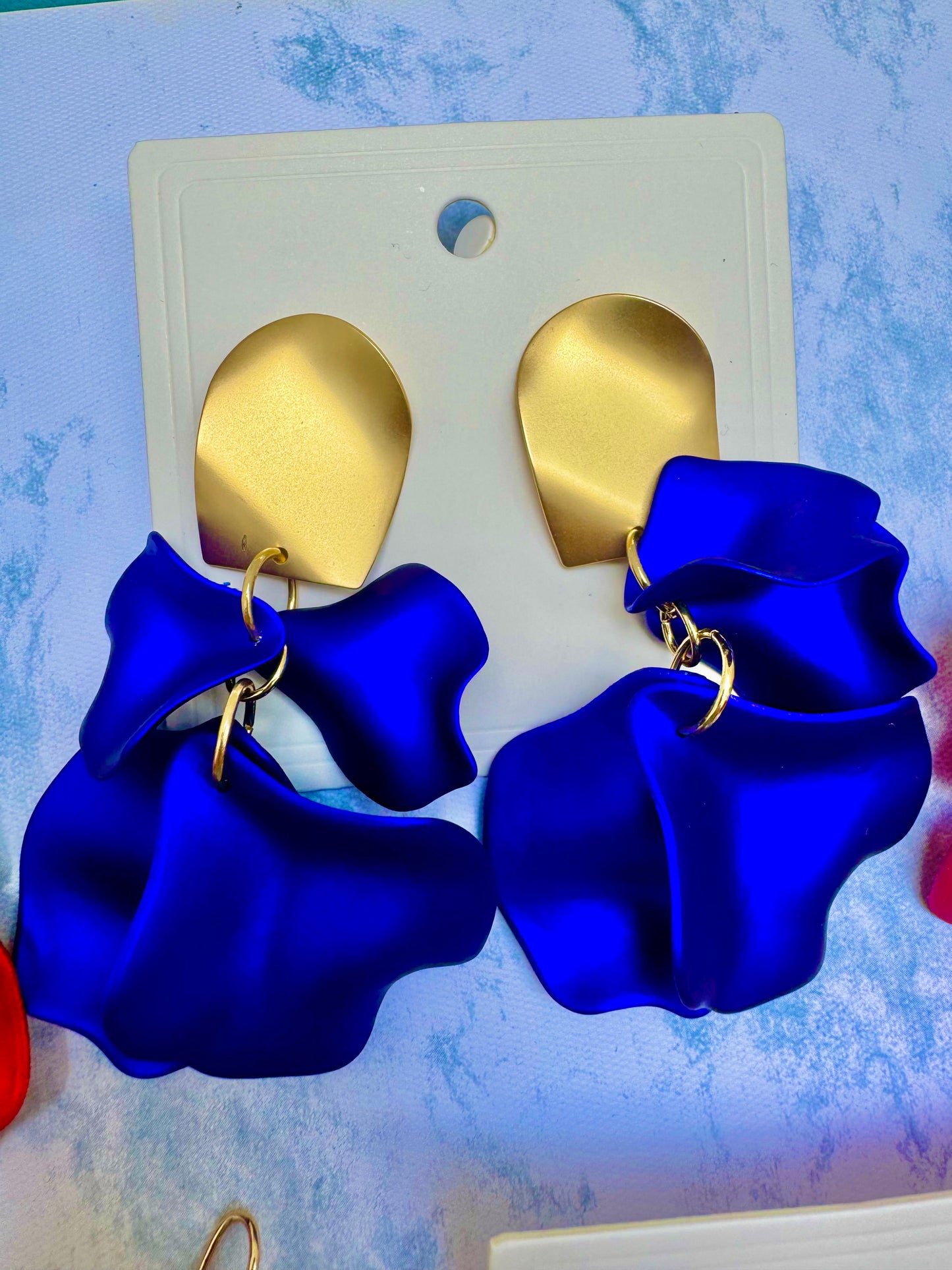 E1634A Aretes petalos ligeros textura suave rígido acrilico 8cm