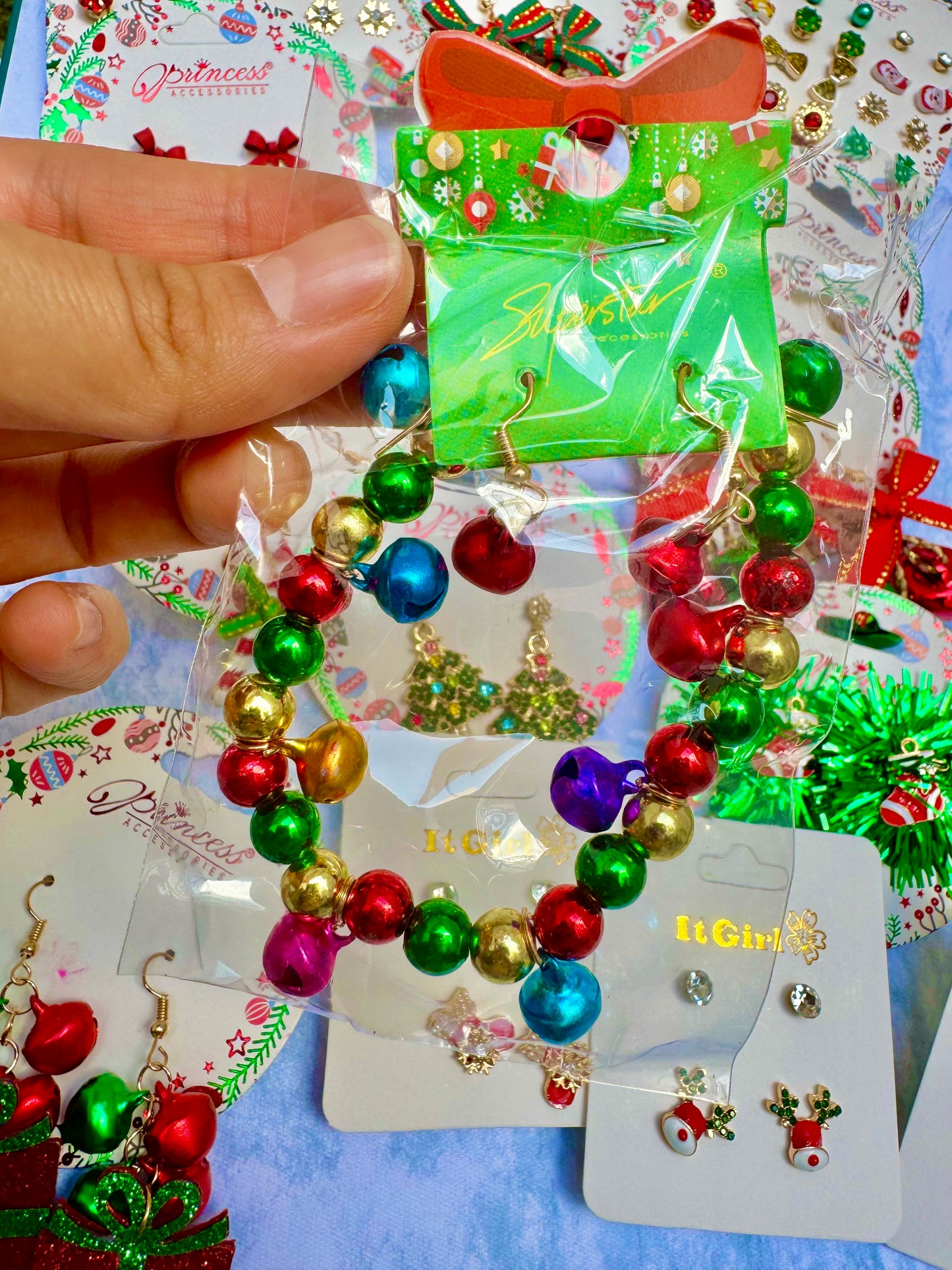 B131 Set pulsera navideña con aretes ligeros