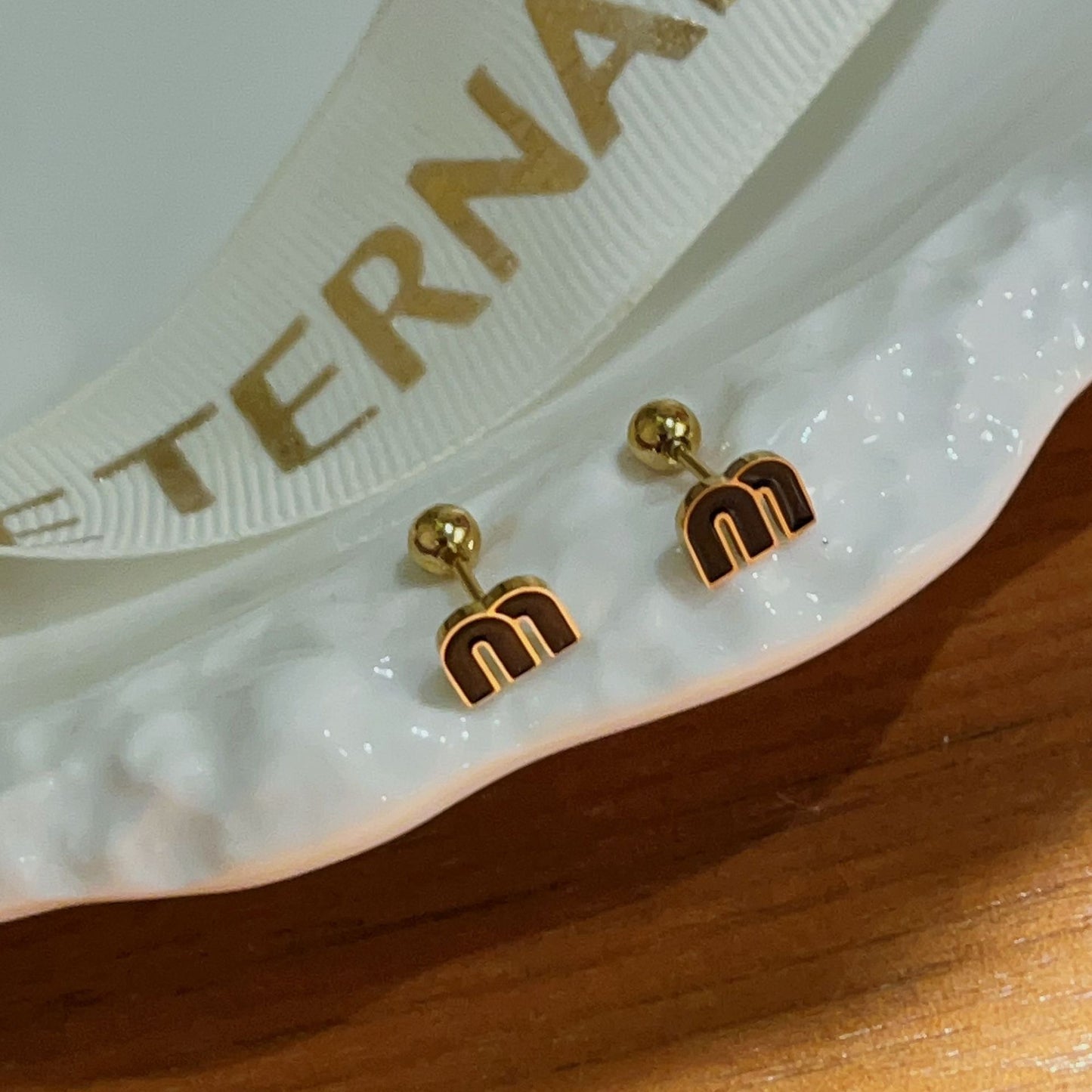 E5754 Aretes forma de m negro .5 acero titanio