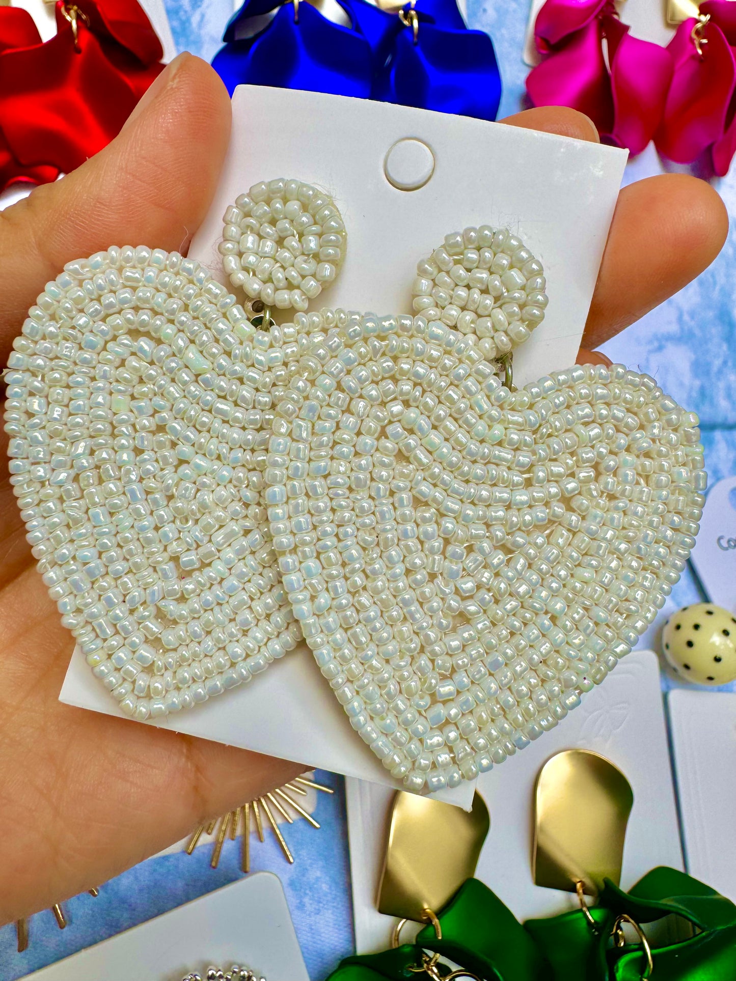 E1876 Aretes corazon bordado chaquira brillosa hechos a mano 6.5cm