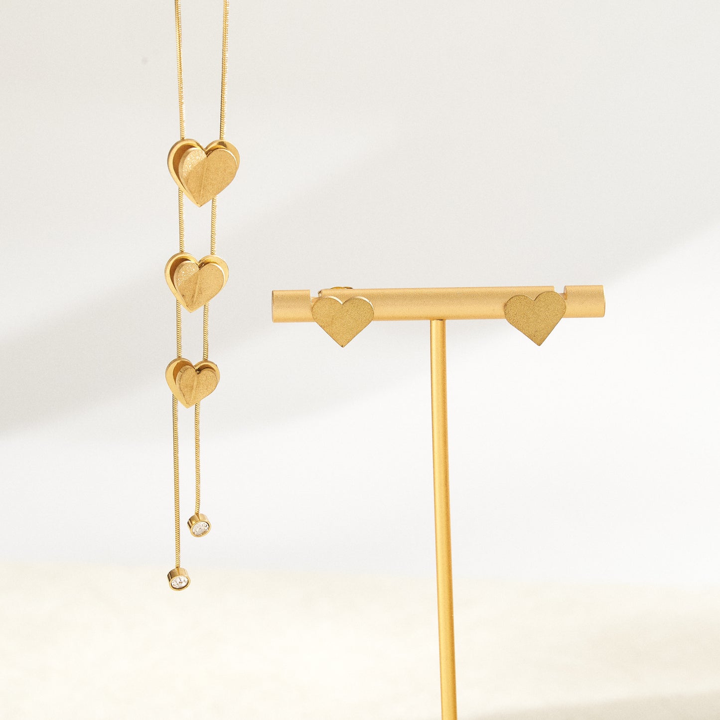 C1626 Conjunto juego collar aretes corazones acero inoxidable 304 chapado en oro 18k 19cm aretes 1cm