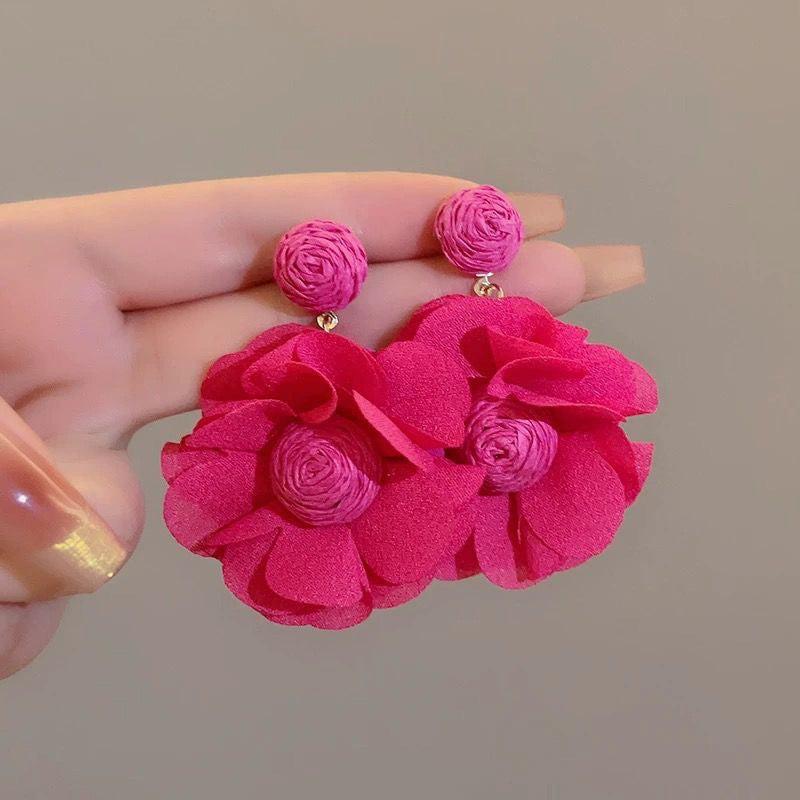 022 Aretes flores fucsia tela maxi de fiesta