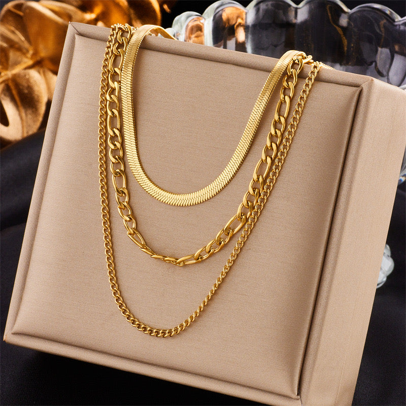 C776 collar dorado triple acero inoxidable chapado en oro de 18k 22cm