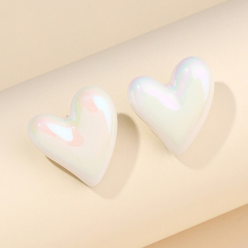 E3164B Aretes corazon blanco globo acrilico 3cm