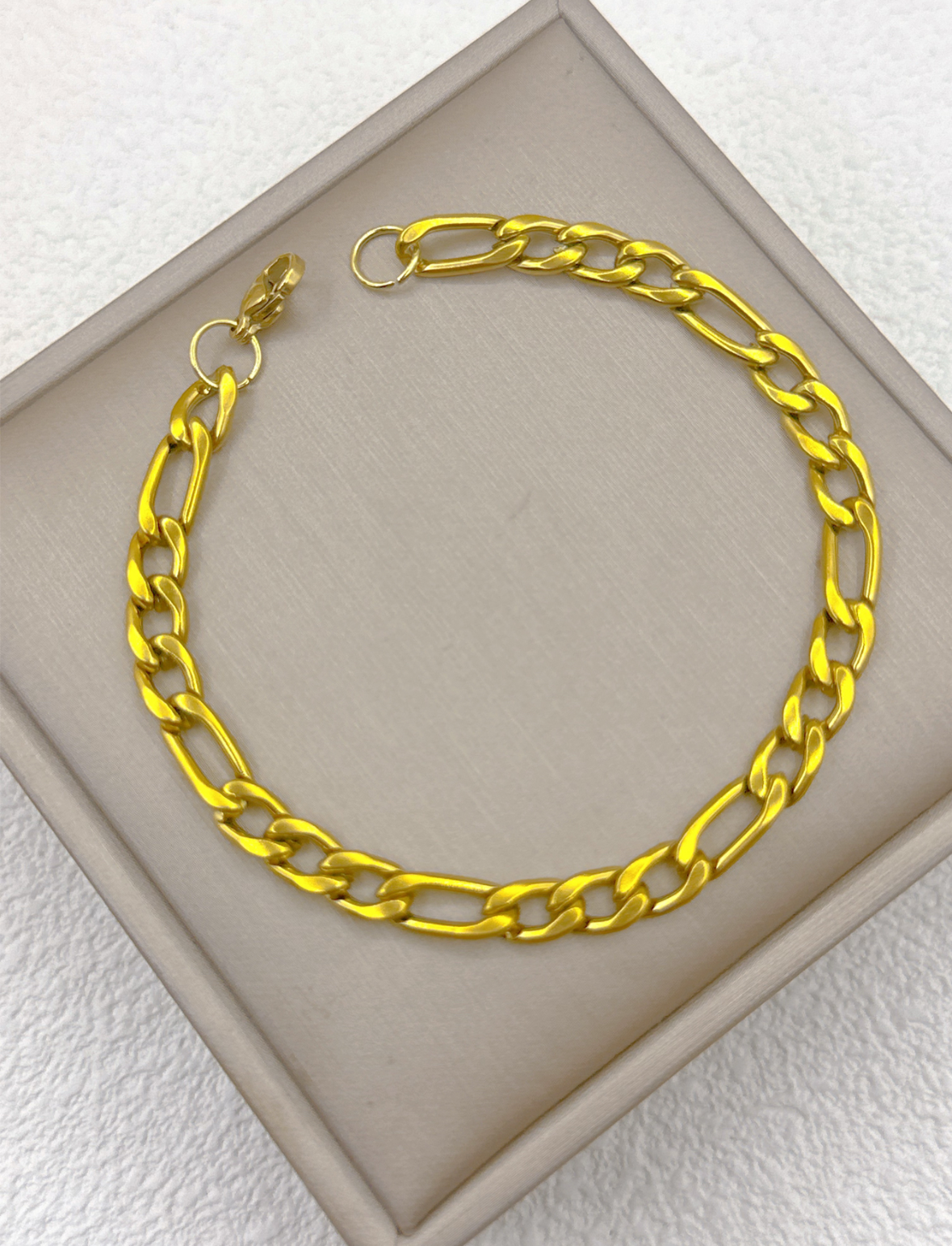 B610 Pulsera estilo clasico dorada 19cm