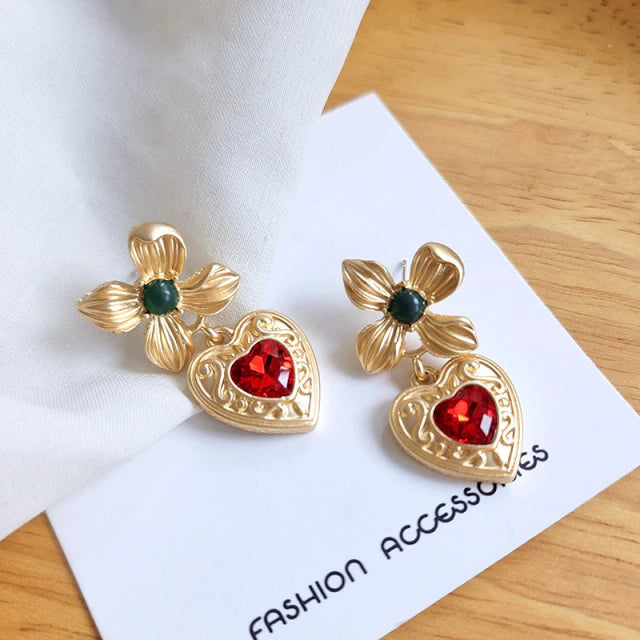 Aretes 2644 Corazon Dorado Mate Estilo Barroco Incrustacion Piedra Preciosa Poste De Plata