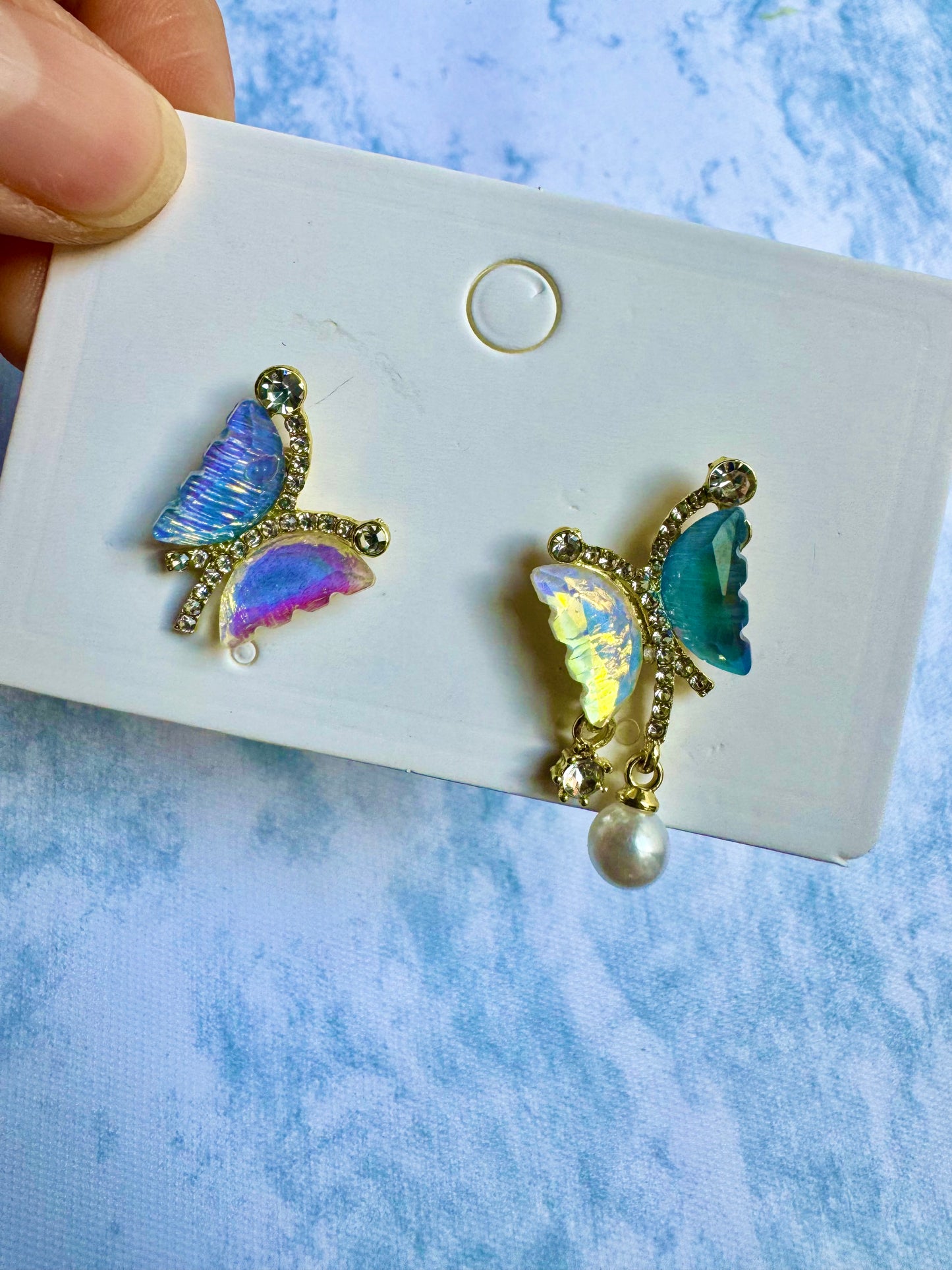 E394 Aretes Mariposa Perla