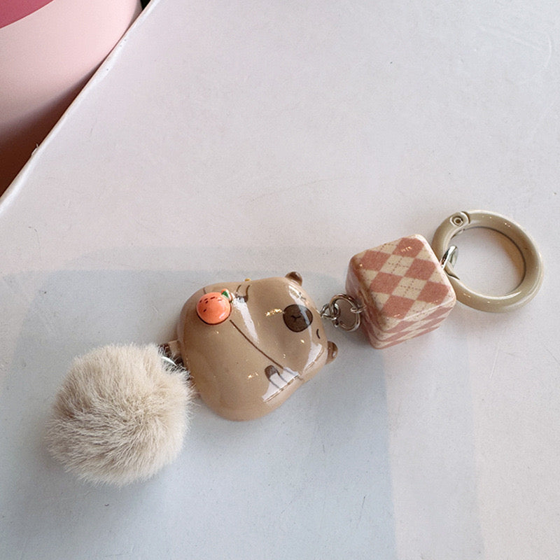 K79 Llavero Capibara pompon largo 9cm